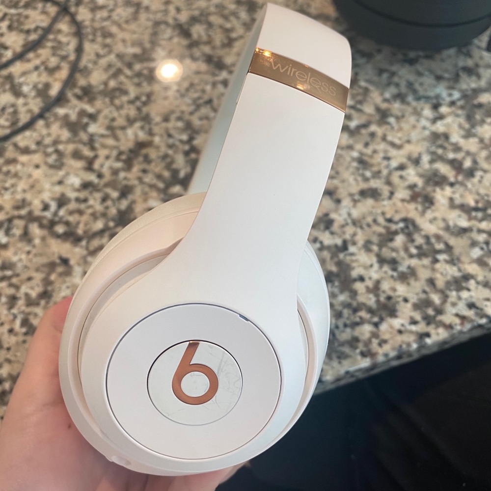 Dr. Dre Beats studio 3 wireless headphones